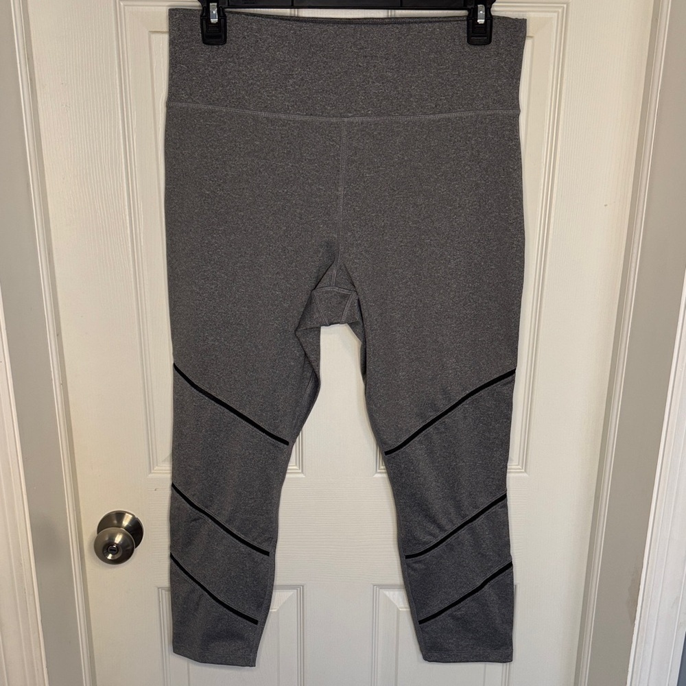 NWOT Spalding Gray Active Leggings with Black Stripes